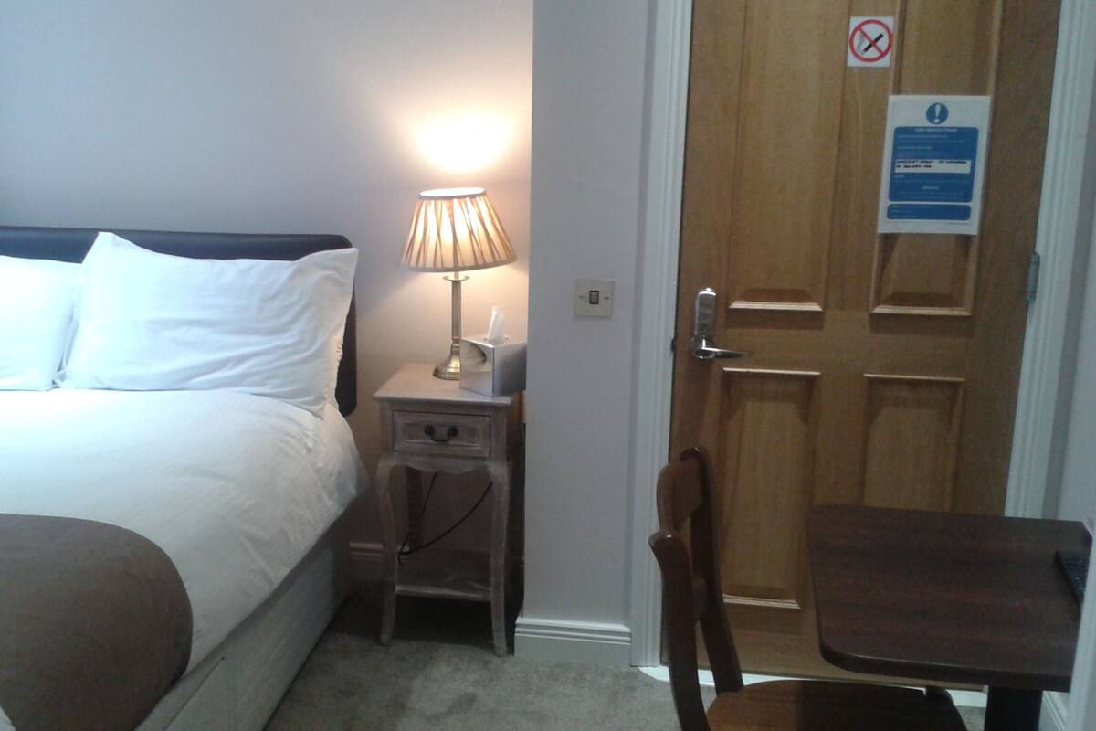 Egyptian cotton sheets, desk, blackout drapes, soundproofing