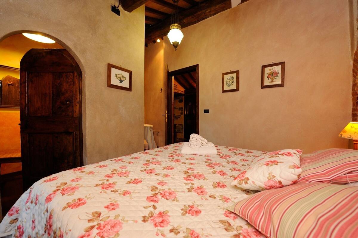 Deluxe Double Room | Down duvets, individually furnished, soundproofing, free WiFi