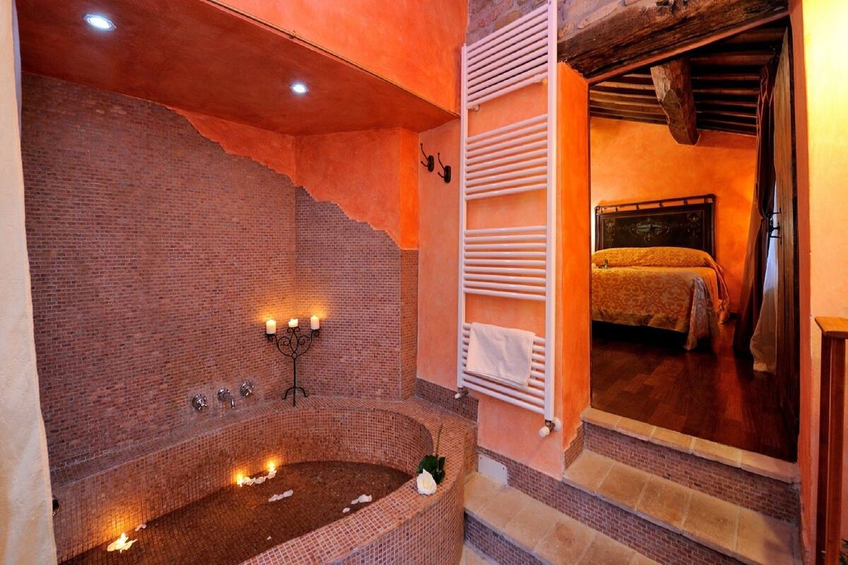 Romantic Suite, Multiple Beds, Bathtub, Executive Level | Down duvets, individually furnished, soundproofing, free WiFi