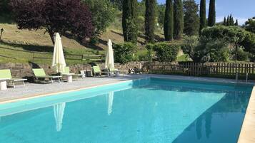Utomhuspool och pool på takterrassen