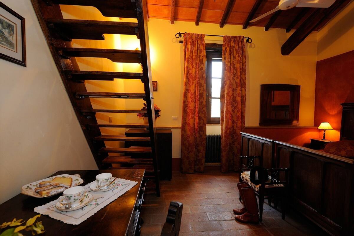 Classic Triple Room, 1 Bedroom, Private Bathroom | Down duvets, individually furnished, soundproofing, free WiFi