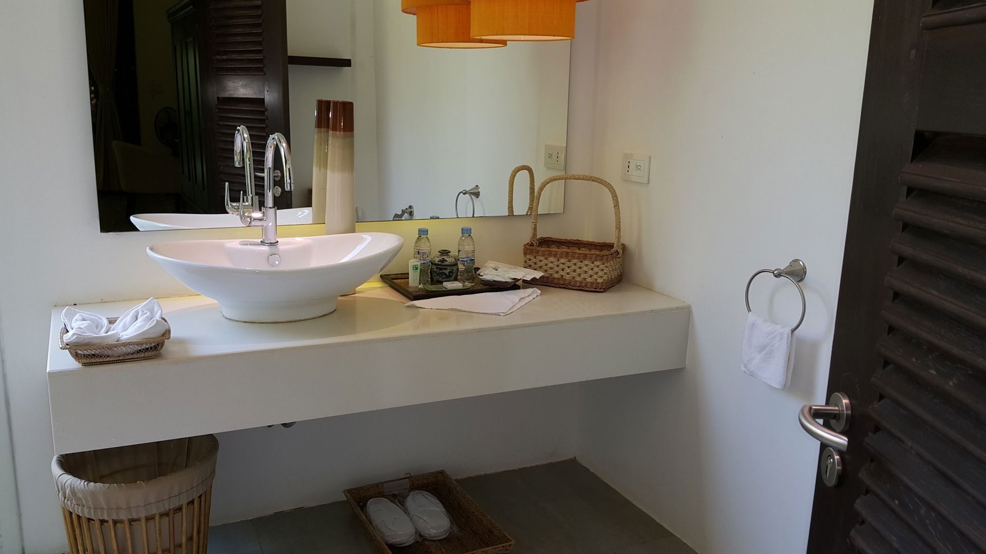 Bathroom | Separate tub and shower, deep soaking tub, rainfall showerhead