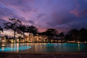 Outdoor pool, pool umbrellas, sun loungers