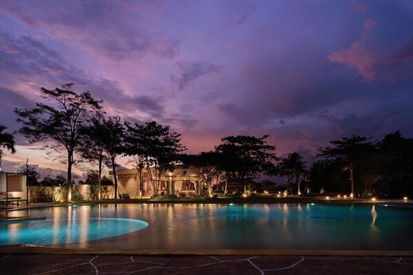 Outdoor pool, pool umbrellas, sun loungers