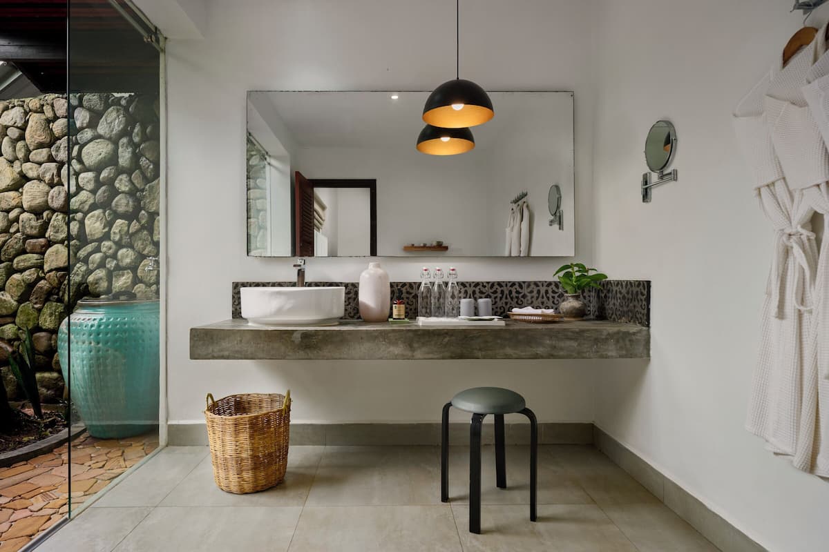 separate bathtub and shower, deep-soaking bathtub, rainfall showerhead