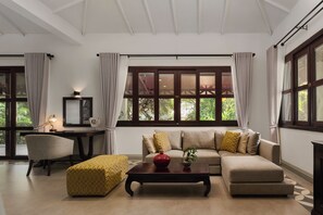 Family Suite (Suite) | Living area