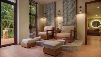 Couples treatment rooms, body treatments, aromatherapy