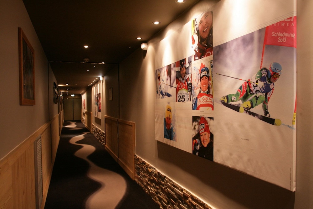 Hôtel Koh-I Nor by Les Etincelles by null