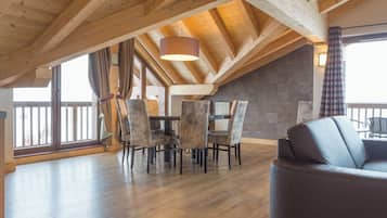 Apartment, 4 Bedrooms | Premium bedding, in-room safe, blackout curtains, soundproofing