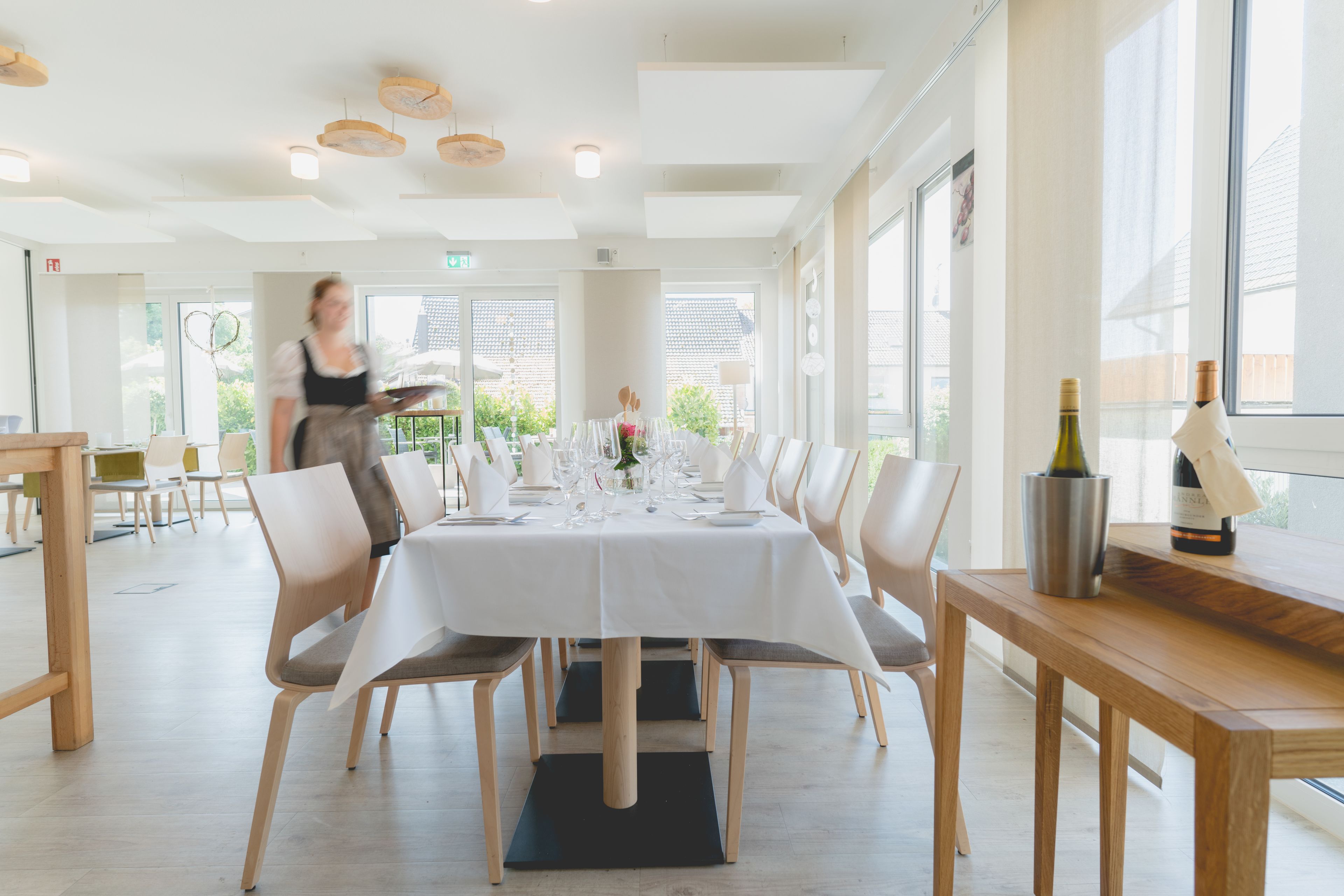 lunch, dinner served; regional cuisine, al fresco dining