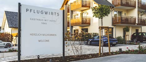 Façade de l’hébergement - soirée/nuit