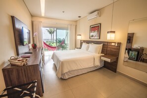 Deluxe Room (Super) | Minibar, in-room safe, blackout curtains, free WiFi - Amora Hotel (São Sebastião)