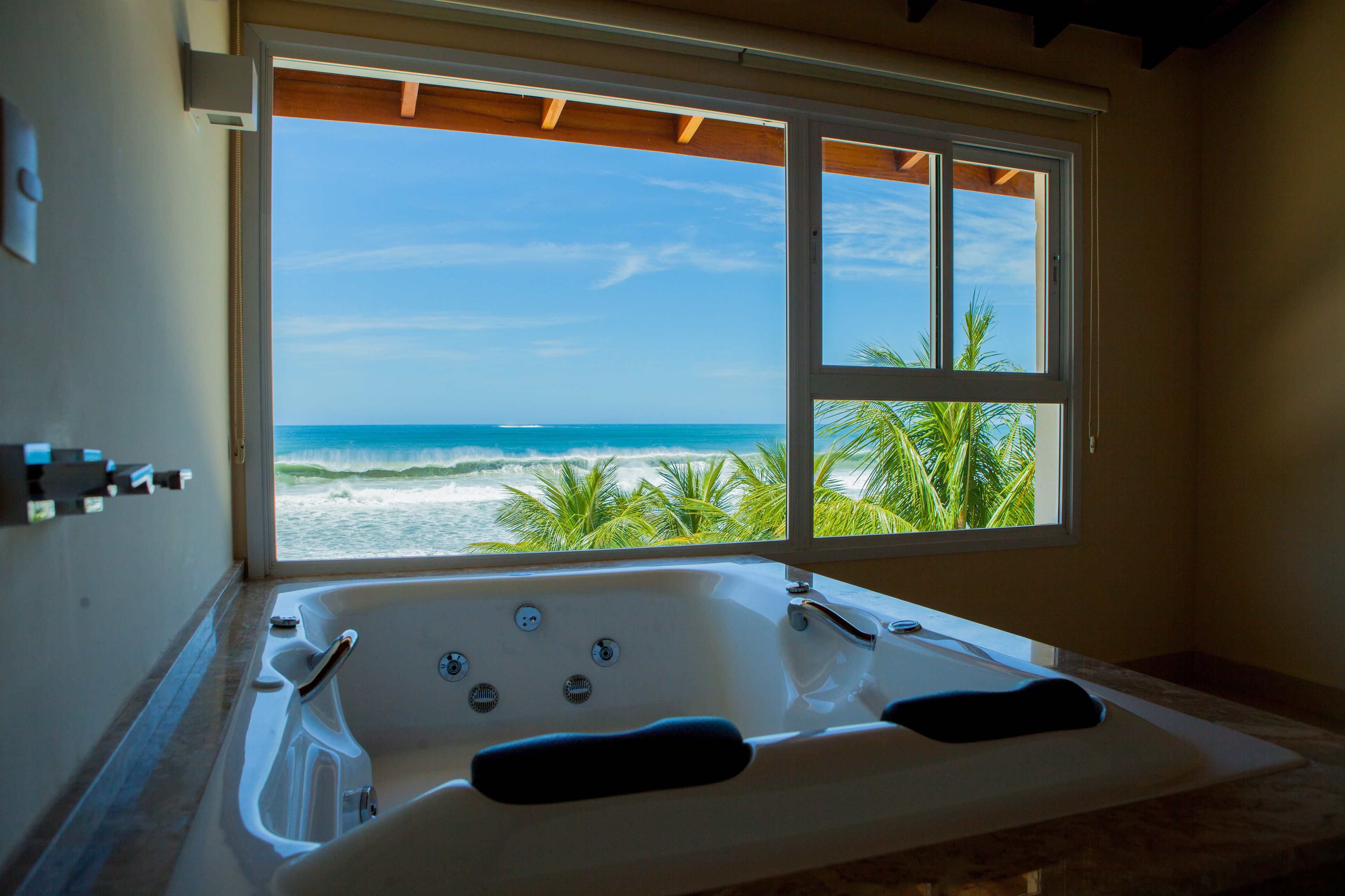 suite (master) | bathroom | free toiletries, hair dryer, towels