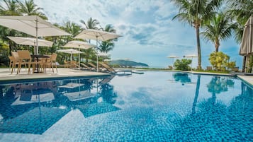 Outdoor pool, pool umbrellas, sun loungers