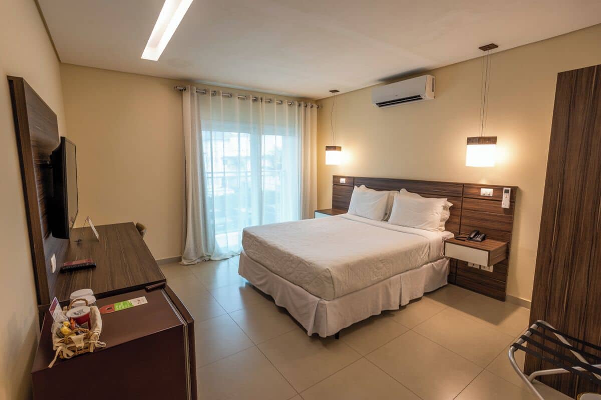 华丽客房 | 迷你吧、客房内保险箱、遮光窗帘、免费 WiFi