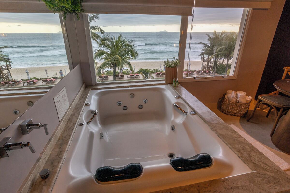 Suite, 1 Bedroom (Master) | Minibar, in-room safe, blackout drapes, free WiFi