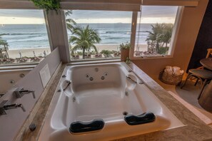 Suite, 1 Bedroom (Master) | Minibar, in-room safe, blackout drapes, free WiFi - Amora Hotel (São Sebastião)