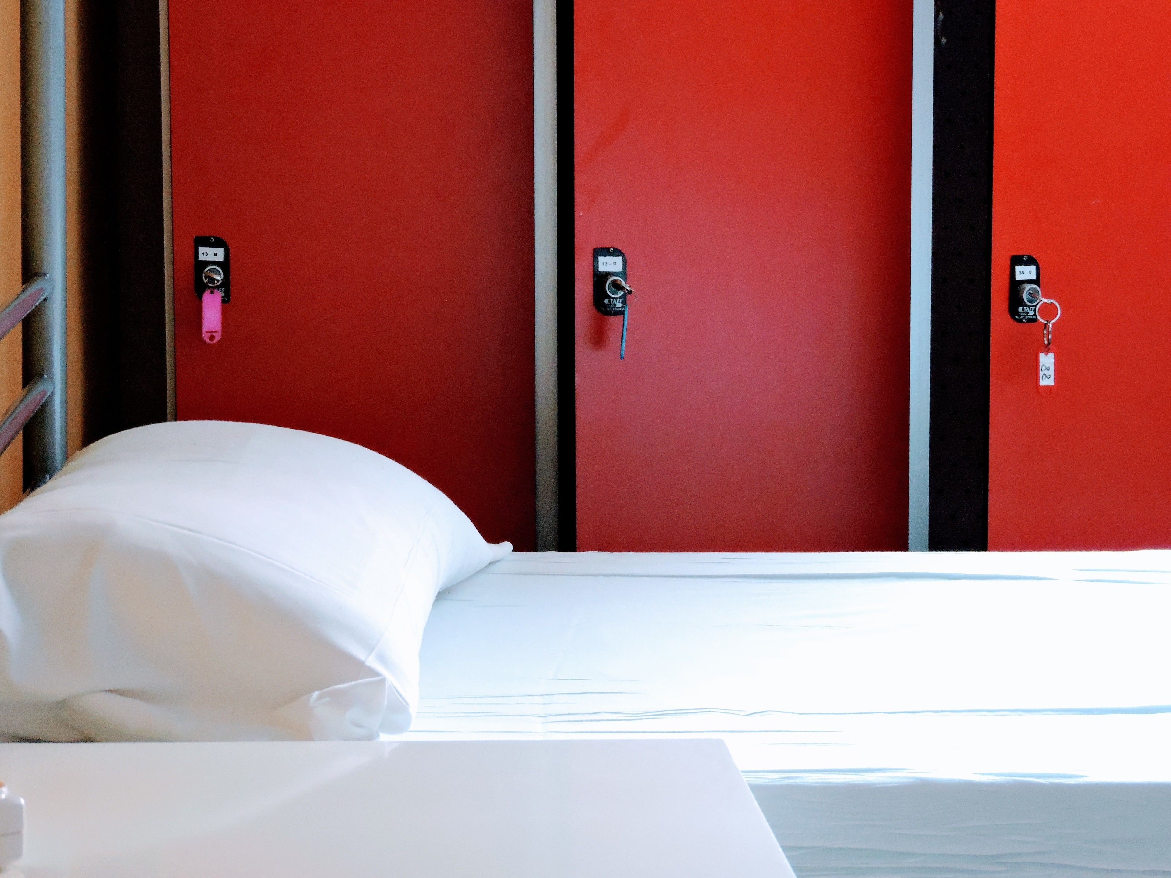 Caja fuerte, sistema de insonorización, wifi gratis