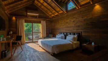 Jungle Wooden Cottage with Jacuzzi | Minibar, in-room safe, individually furnished, desk