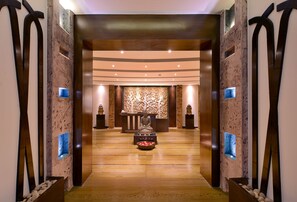 Een stoombad, lichaamsbehandelingen, hotstone-massages