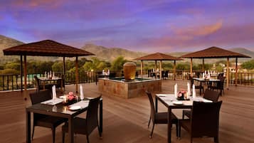 Breakfast, lunch, dinner served; international cuisine