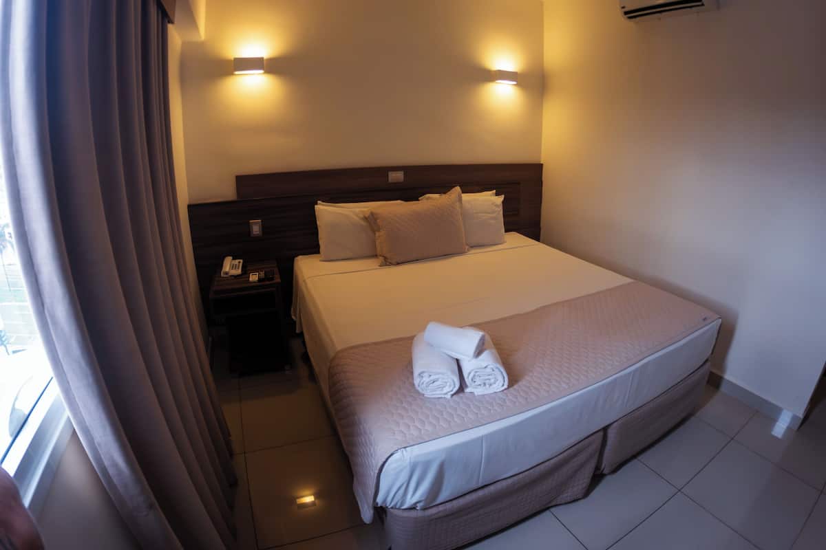 1 bedroom, minibar, desk, laptop workspace