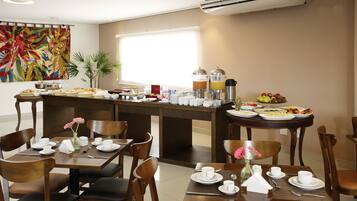 Desayuno buffet incluido todos los días