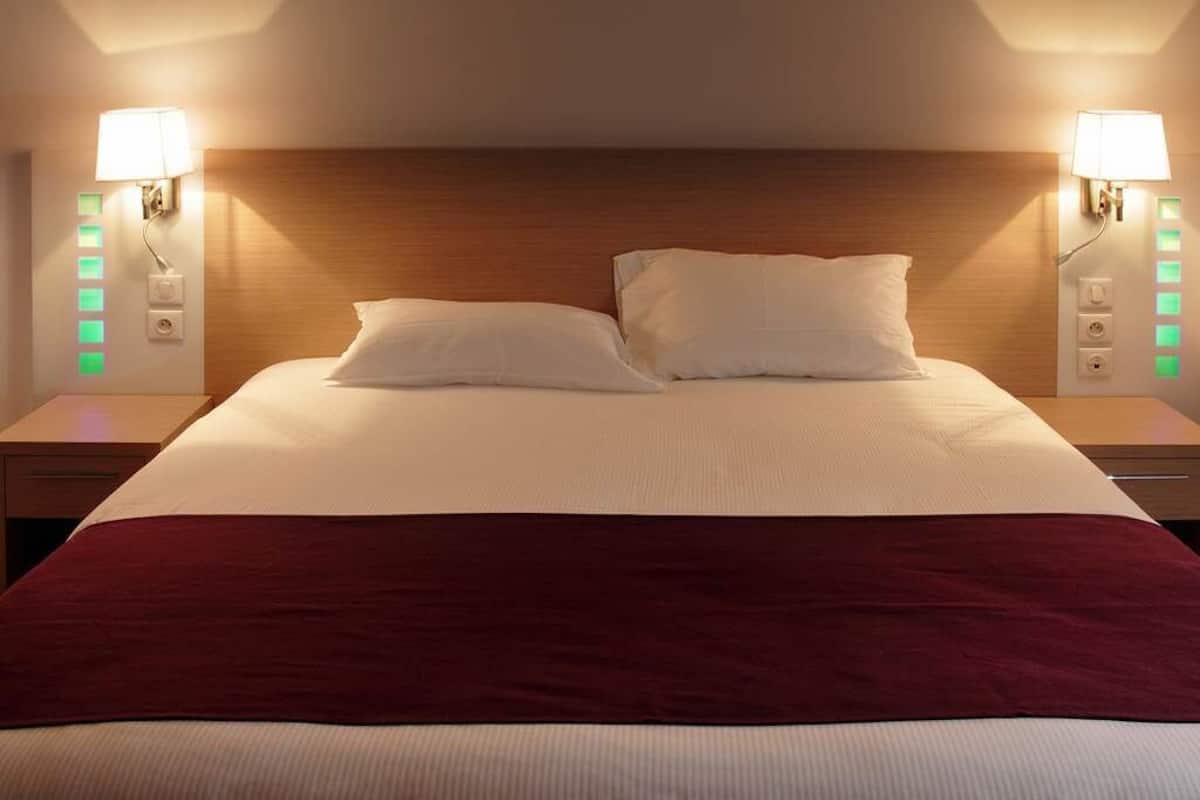 deluxe double room, 1 double bed, hot tub | desk, laptop workspace, soundproofing, free wifi
