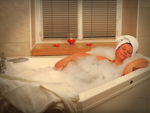 Deluxe Double Room, 1 Double Bed, Hot Tub | Bathroom