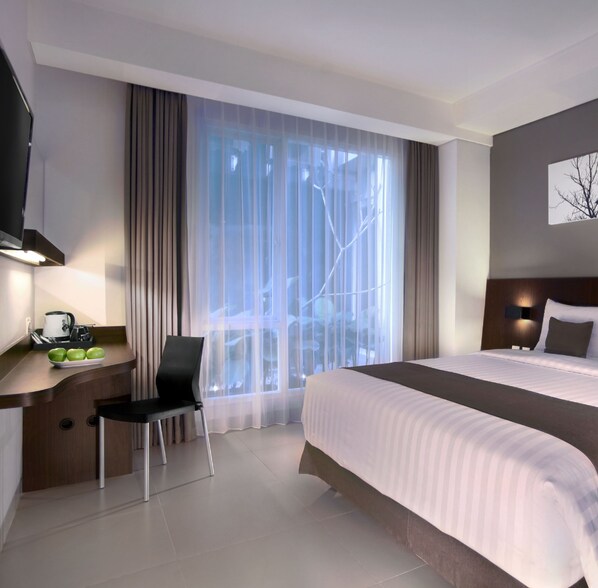 Minibar, két bảo mật tại phòng, bàn 