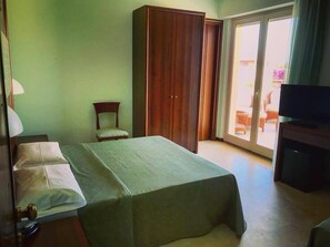 Minibar, desk, cribs/infant beds, free WiFi - Hotel Royal (Vasto)