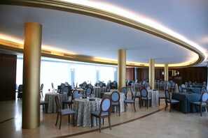 Breakfast, lunch, dinner served; Italian cuisine  - Hotel Royal (Vasto)