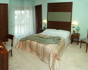 Minibar, desk, cots/infant beds, free WiFi