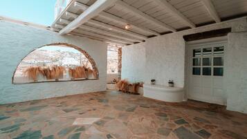 Family Suite (Surrounding view) | Terrace/patio