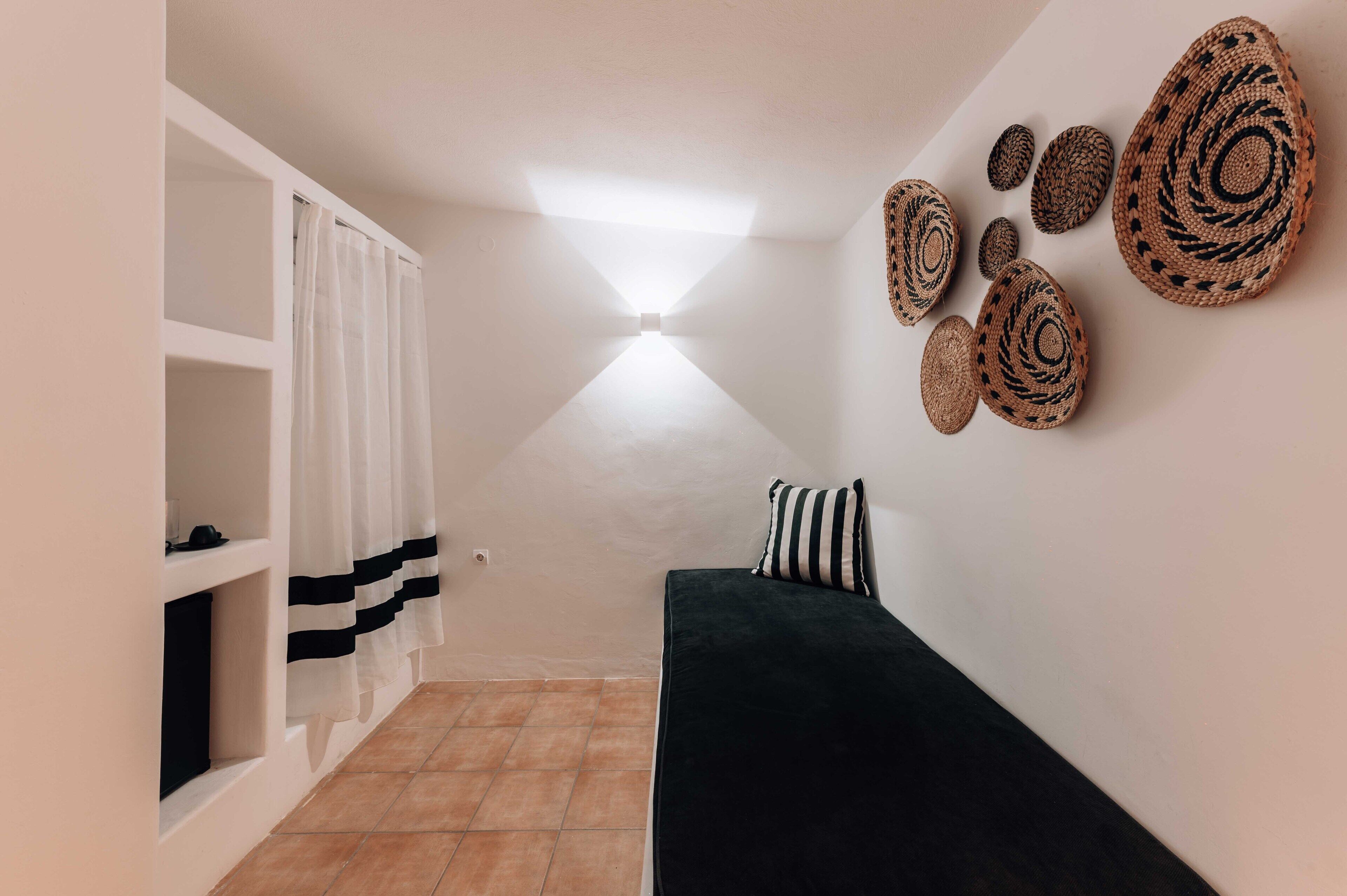 promo room | 1 bedroom, minibar, in-room safe, soundproofing