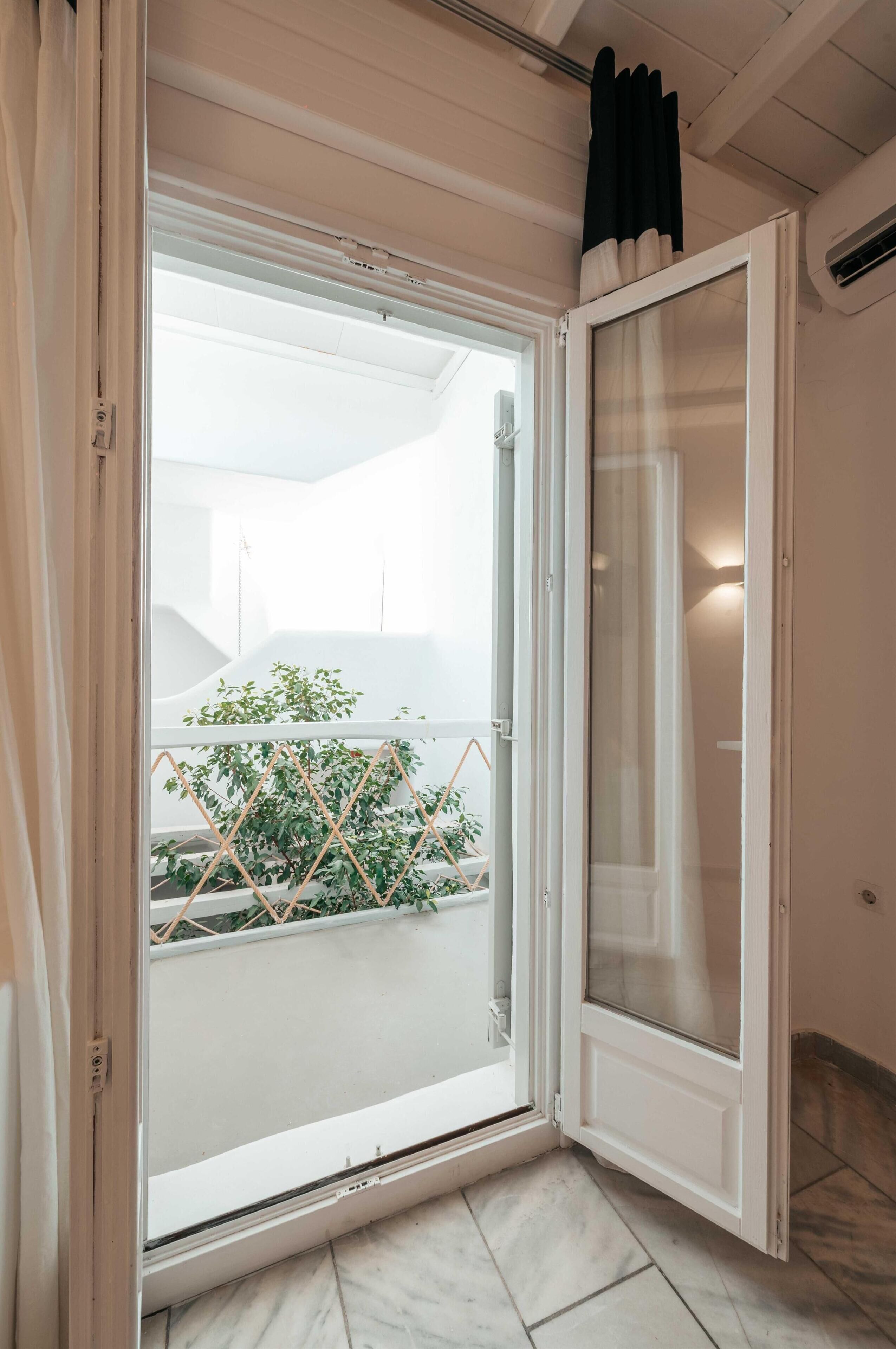 Photo - Mr & Mrs White Mykonos