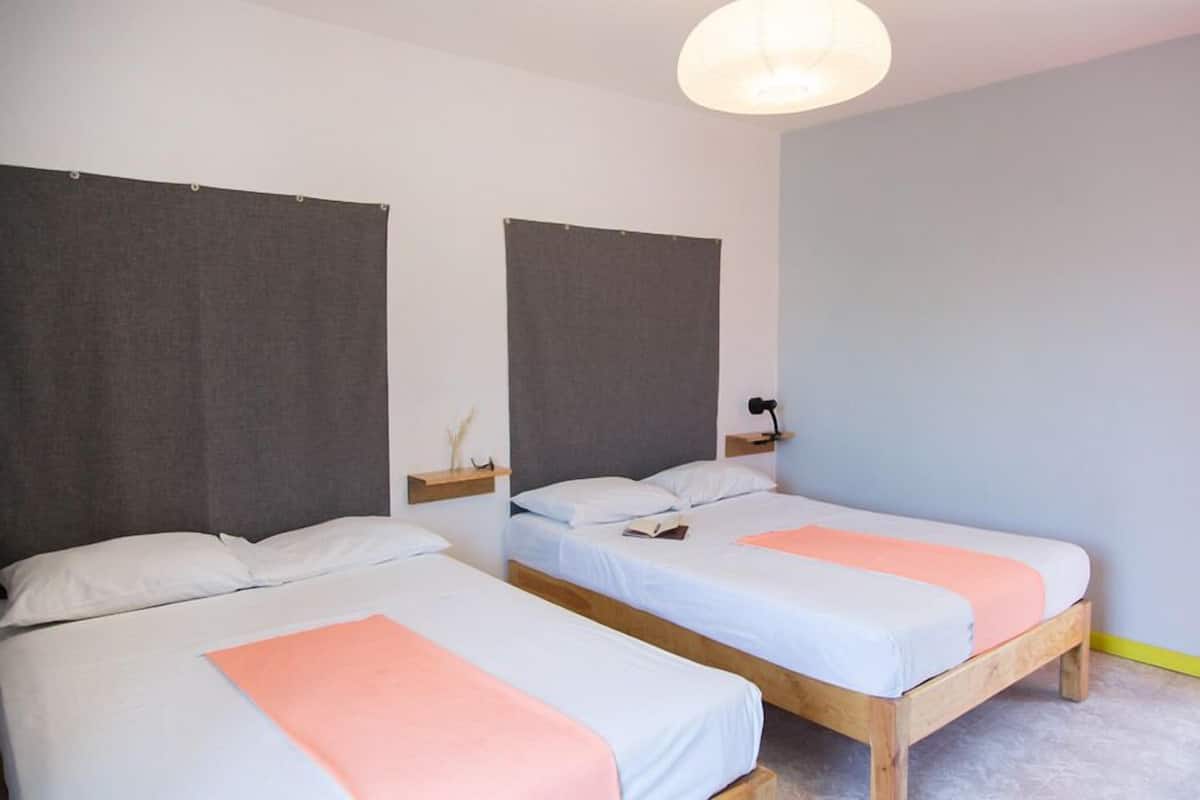 Grand Single Room, 2 Double Beds