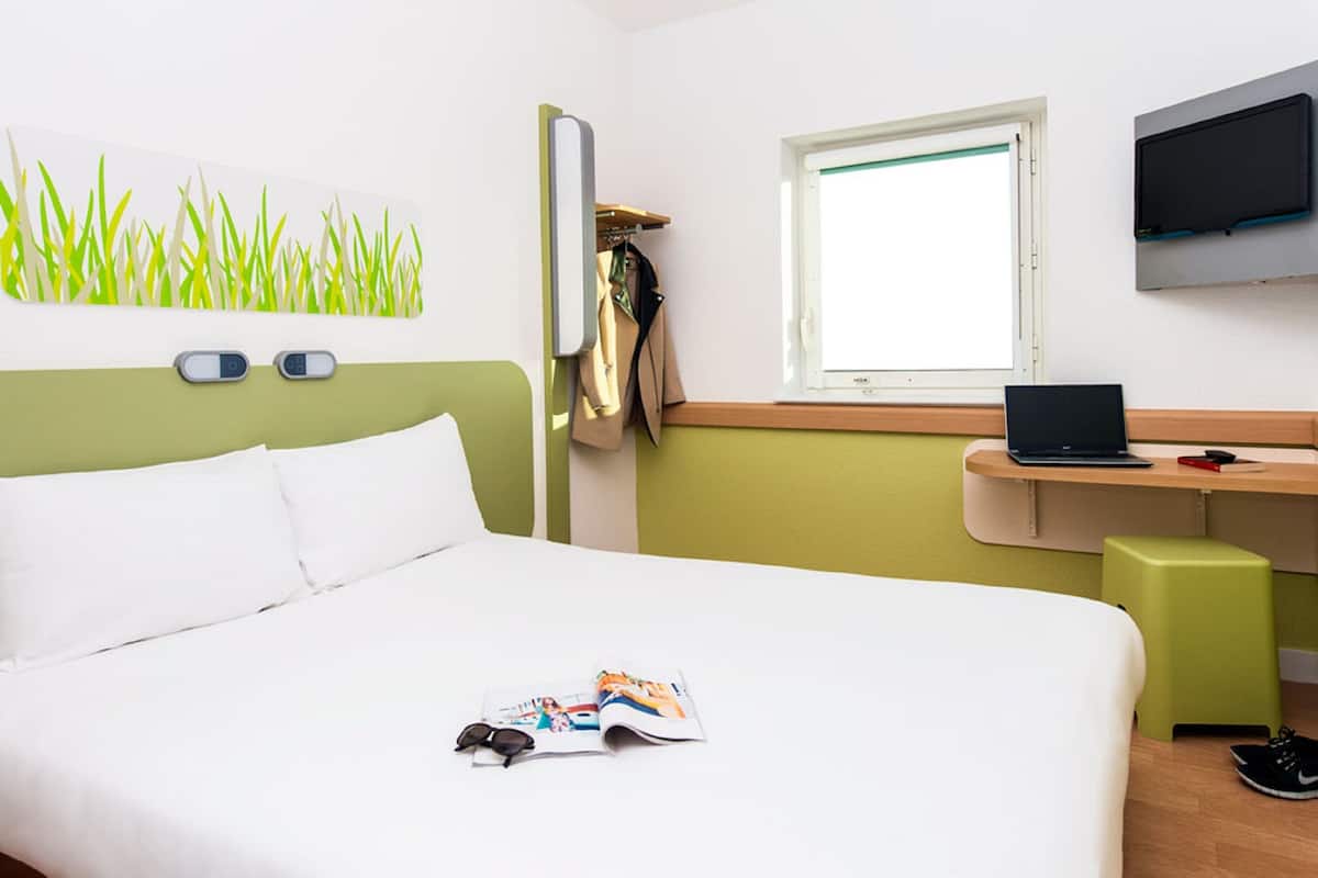 Desk, laptop workspace, free WiFi, bed sheets