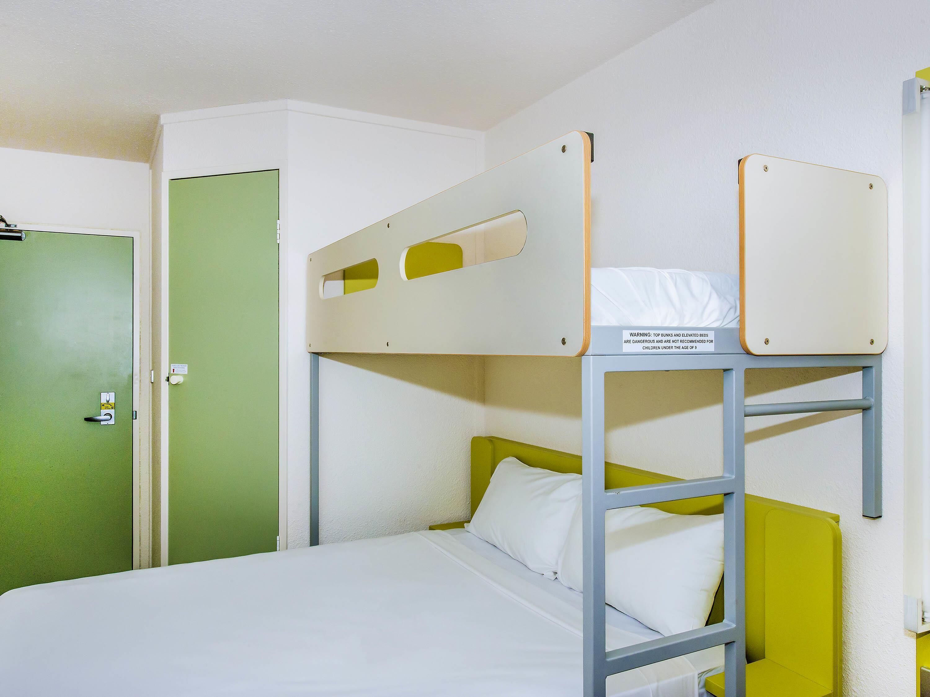 Standard Room, Multiple Beds | Desk, laptop workspace, free WiFi, bed sheets