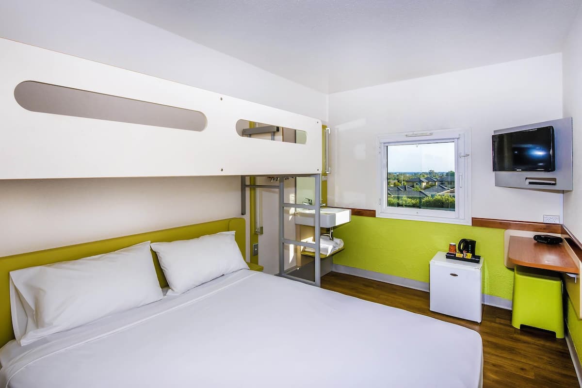 Habitación estándar, varias camas | Escritorio, espacio para trabajar con laptop y wifi gratis