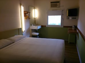 Desk, laptop workspace, free WiFi, bed sheets
