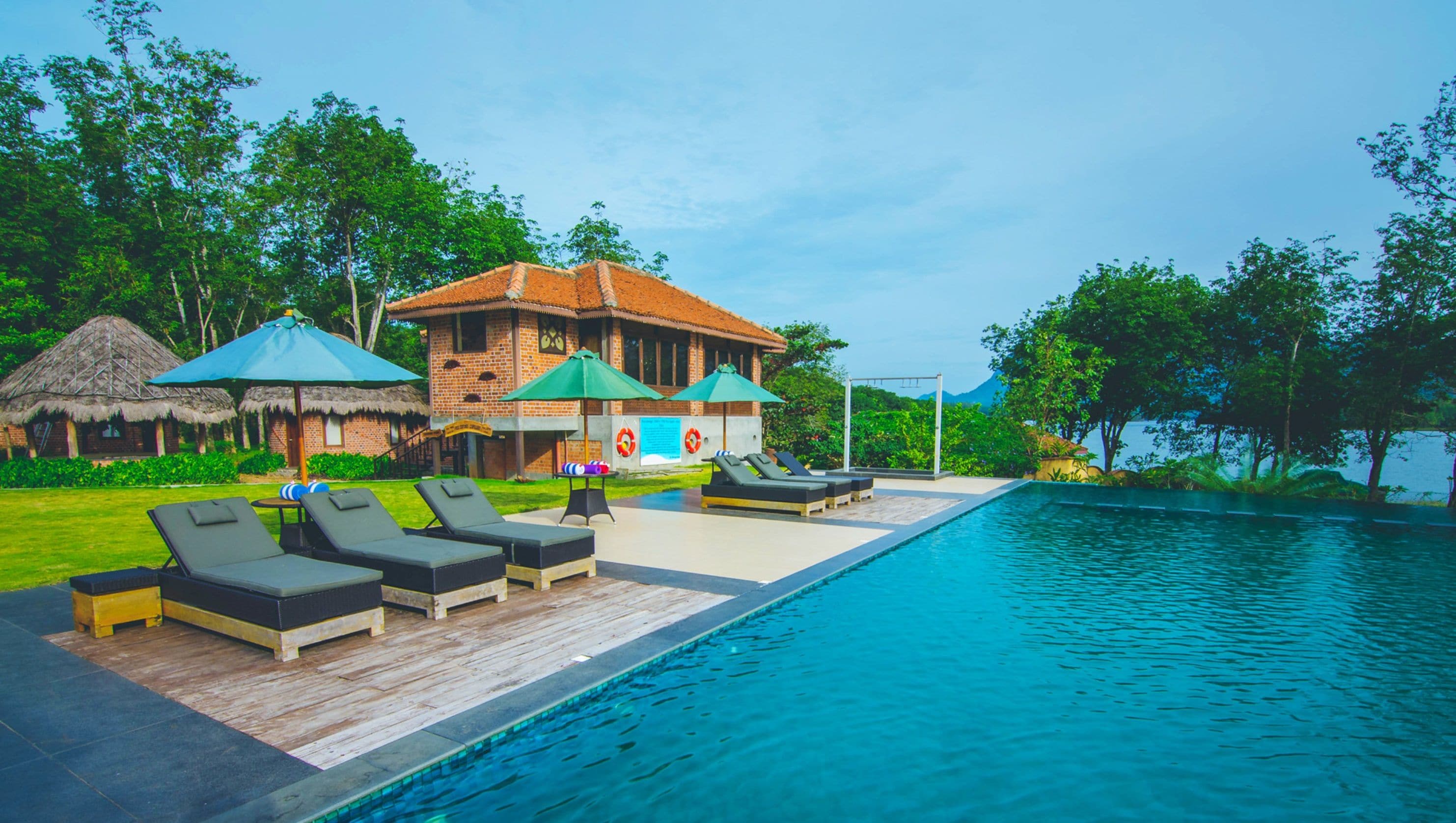 Outdoor pool, pool loungers