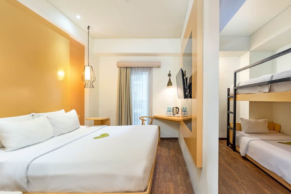 1 habitación, caja de seguridad en la habitación y escritorio