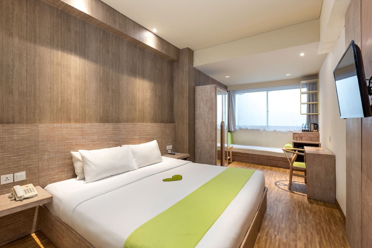 1 habitación, caja de seguridad en la habitación y escritorio
