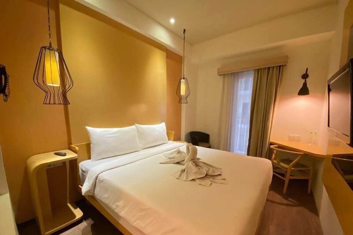 In-room safe, desk, laptop workspace, blackout curtains