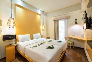 In-room safe, desk, laptop workspace, blackout drapes - Boss Legian Hotel Powered by Archipelago (Legian)