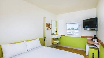 Standard Room, 1 Queen Bed | Desk, blackout curtains, soundproofing, iron/ironing board