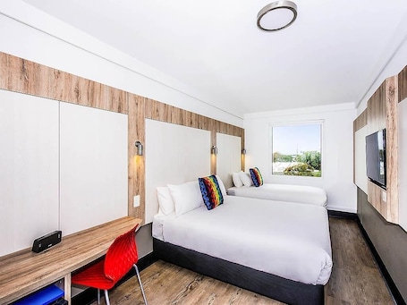 Classic-Dreibettzimmer, Mehrere Betten | Verdunkelungsvorhänge, kostenloses WLAN, Bettwäsche. ibis budget Sydney Airport