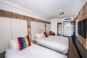 Blackout drapes, free WiFi, bed sheets
