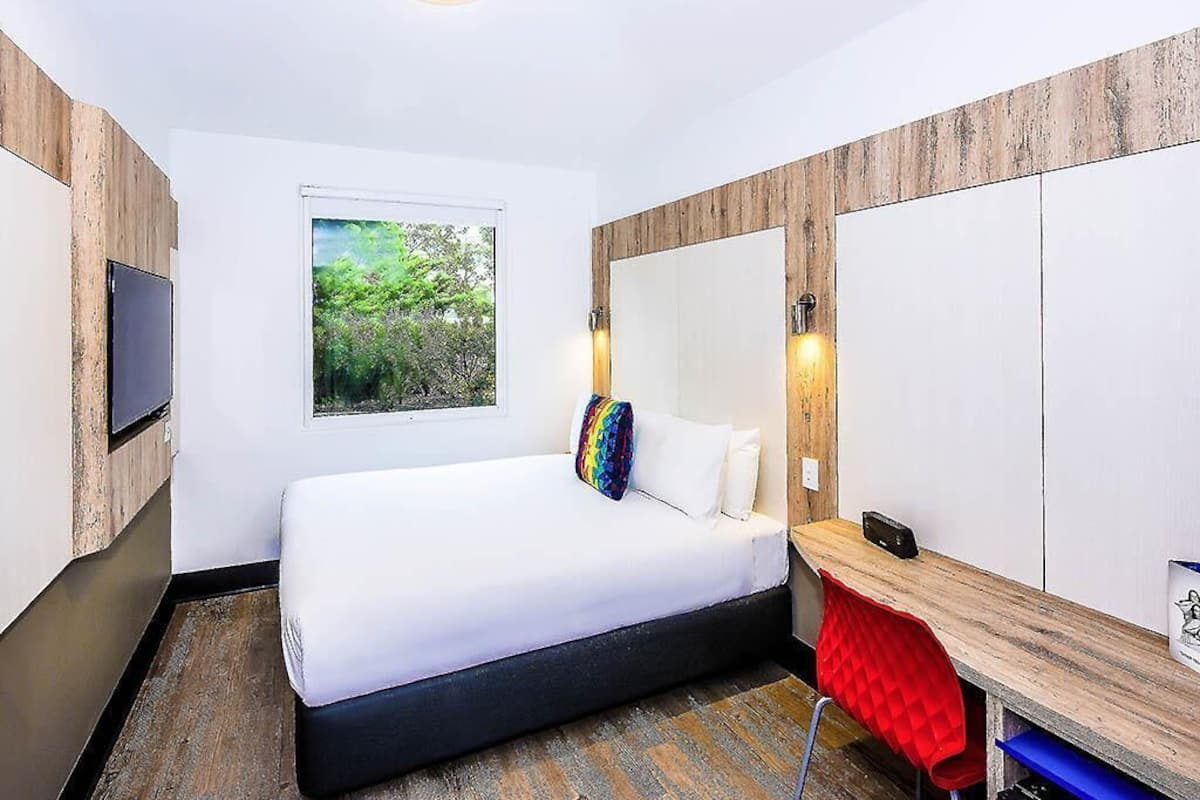 Classic Room, 1 Queen Bed | Blackout drapes, free WiFi, bed sheets